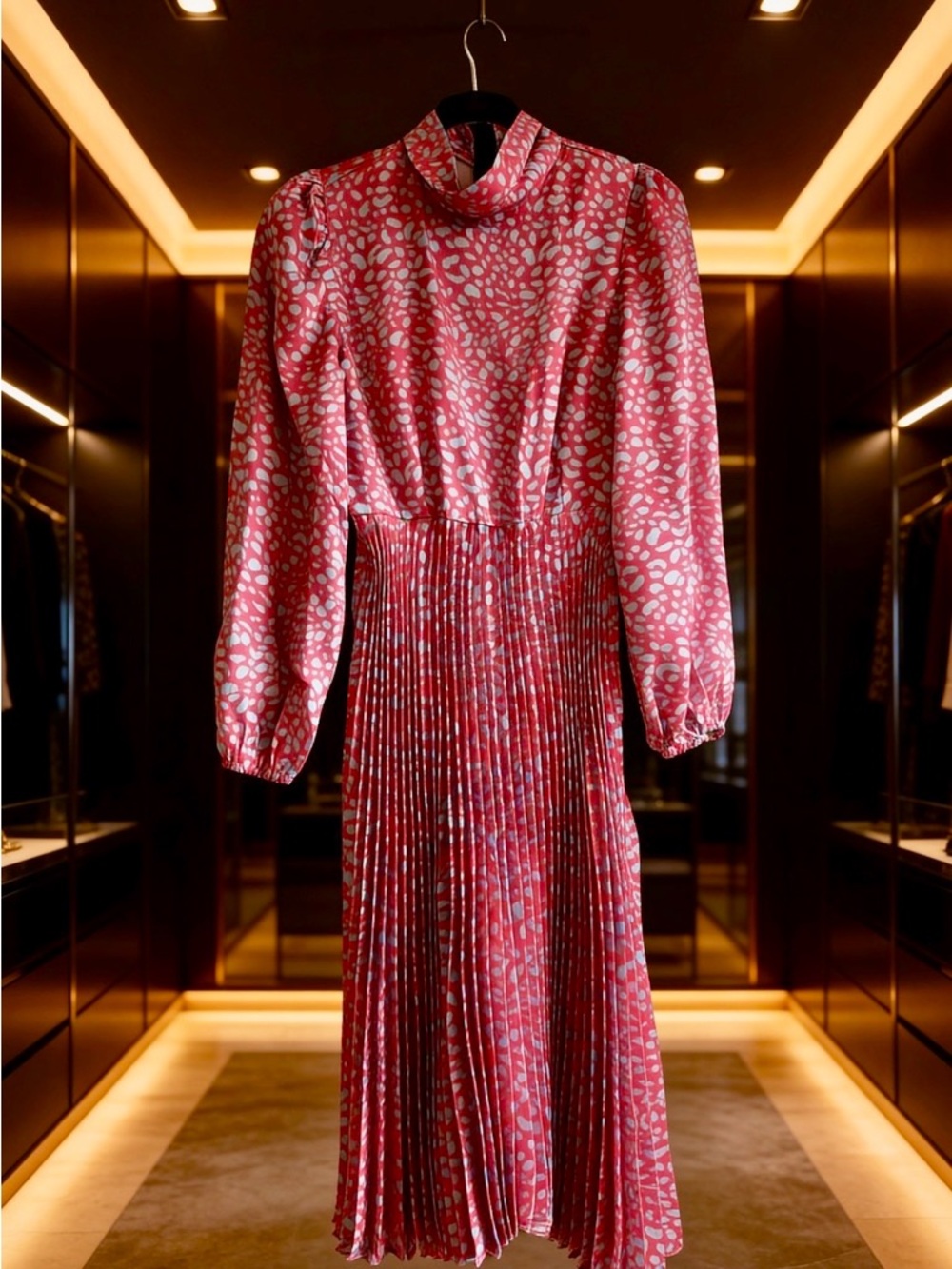 Long-Sleeve Pink/bluePleated Midi Dress with Subtle Animal Print-M